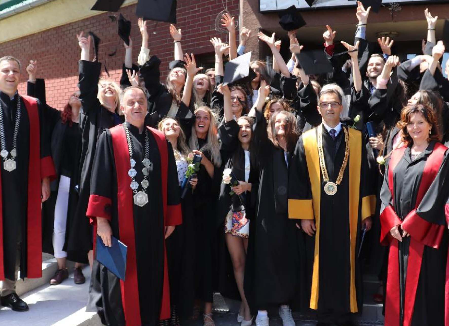 Promocija diplomanata i magistranata Univerziteta u Bihaću